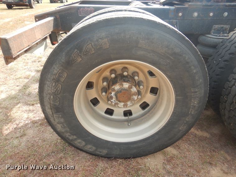 image for item HO9151 1986 Freightliner FLT  semi truck