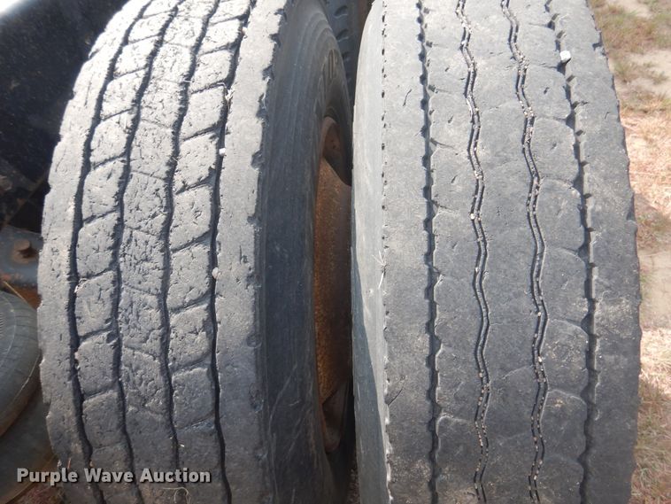 image for item HO9151 1986 Freightliner FLT  semi truck