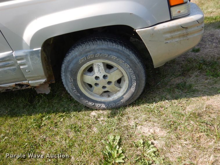 image for item HP9810 1997 Jeep Grand Cherokee  SUV