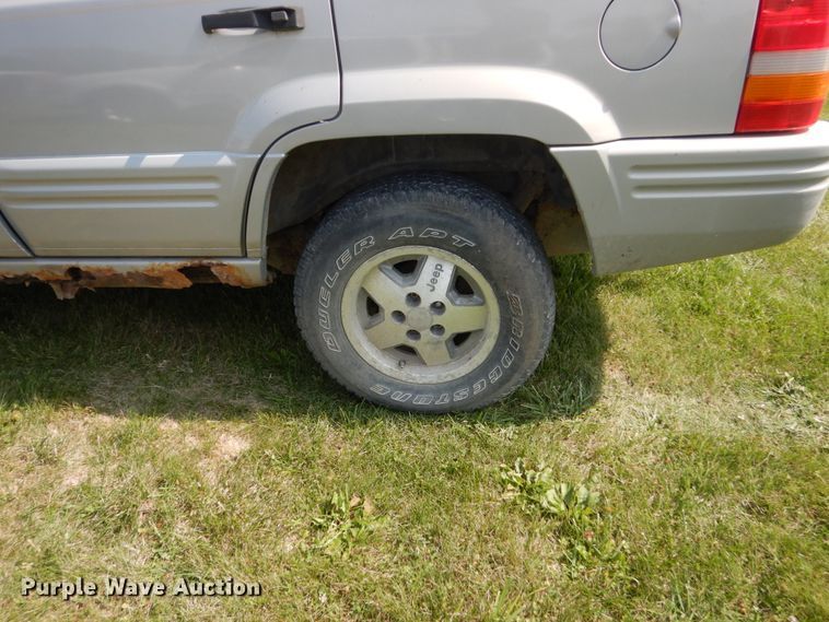 image for item HP9810 1997 Jeep Grand Cherokee  SUV
