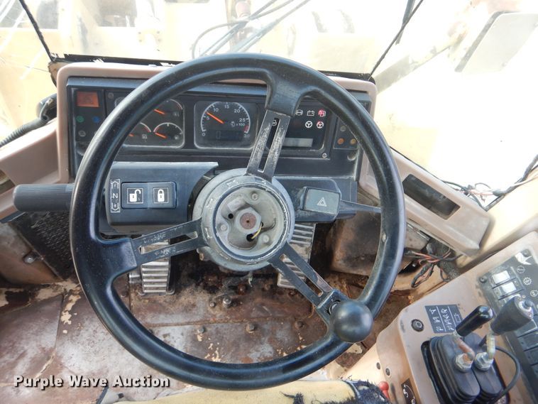 image for item AE9718 1995 Caterpillar 938F  wheel loader