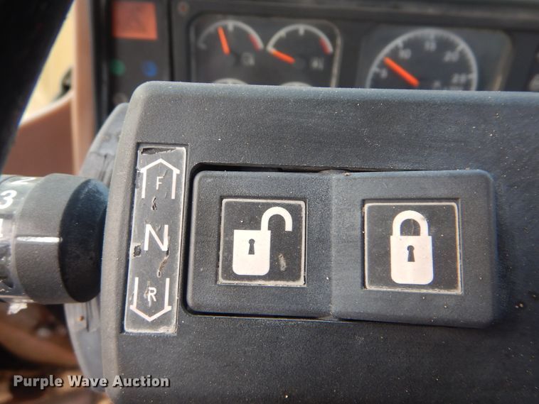 image for item AE9718 1995 Caterpillar 938F  wheel loader