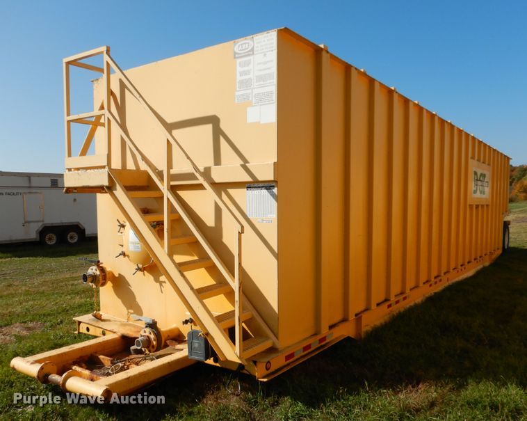 image for item AF9960 Sabre GT452 frac tank trailer