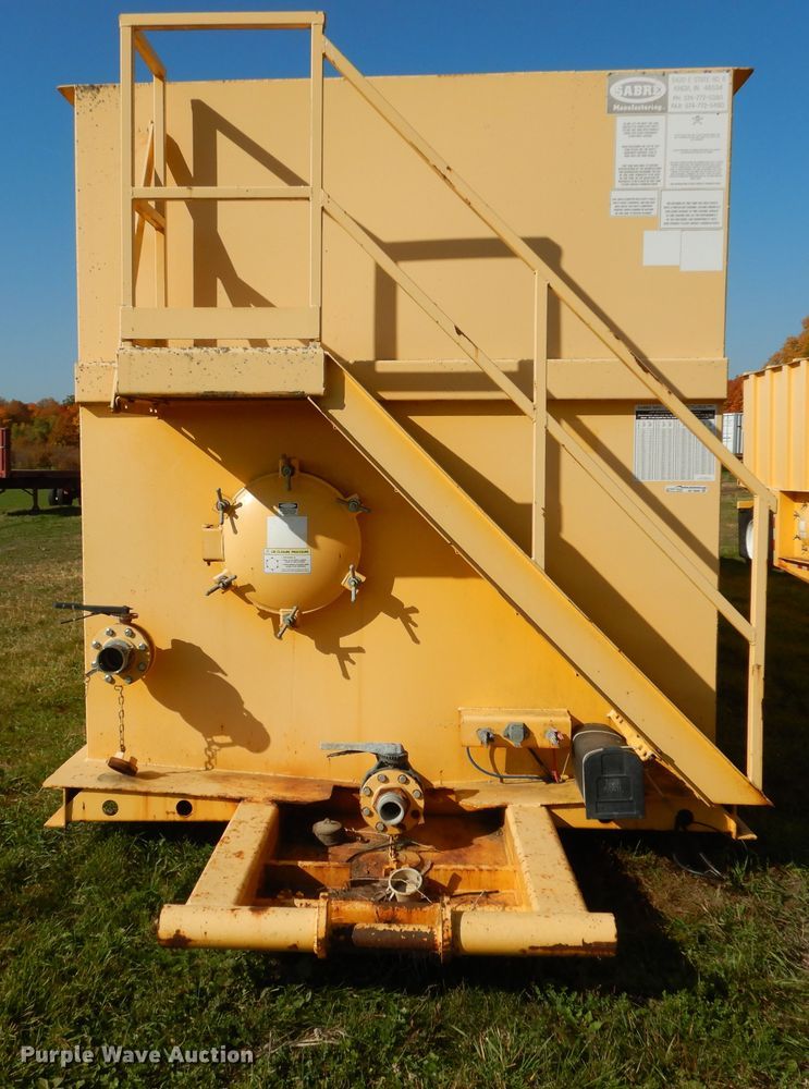 image for item AF9960 Sabre GT452 frac tank trailer