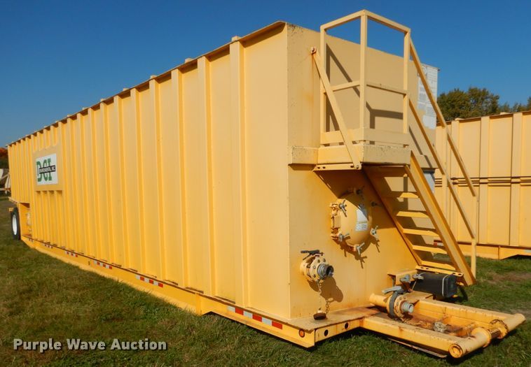 image for item AF9960 Sabre GT452 frac tank trailer