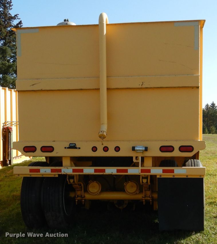 image for item AF9960 Sabre GT452 frac tank trailer