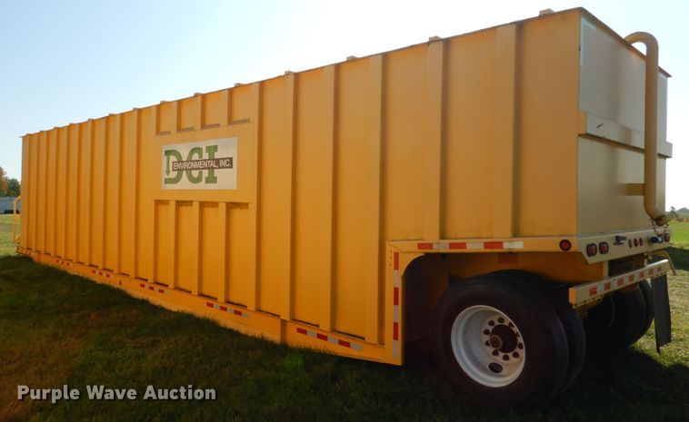 image for item AF9960 Sabre GT452 frac tank trailer