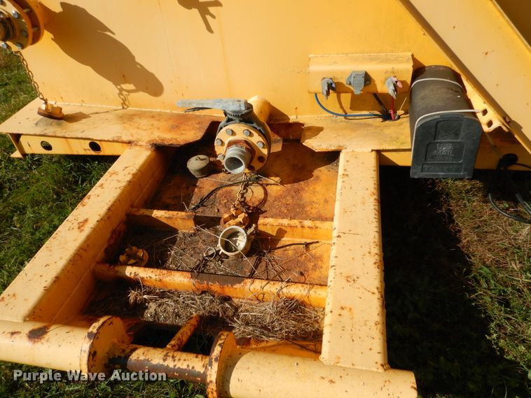 image for item AF9960 Sabre GT452 frac tank trailer