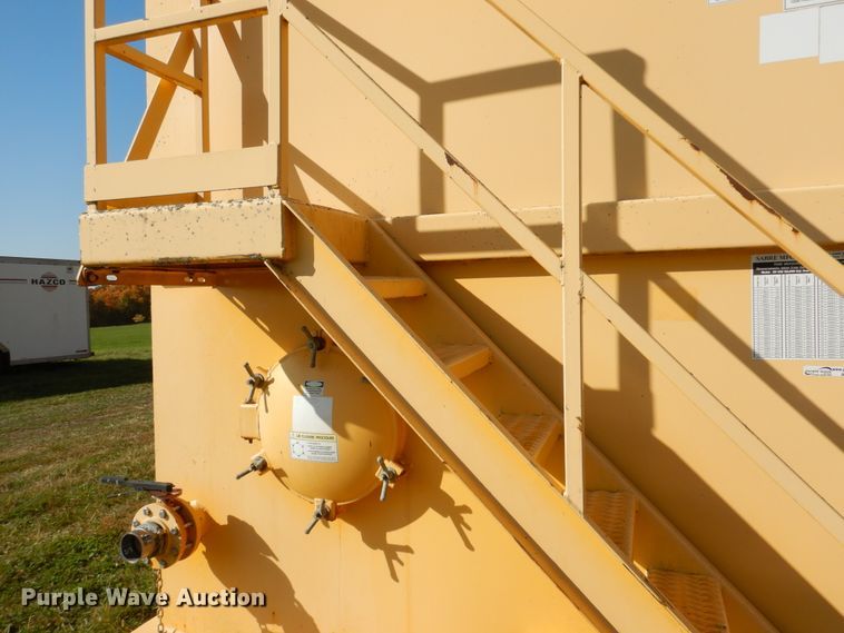 image for item AF9960 Sabre GT452 frac tank trailer