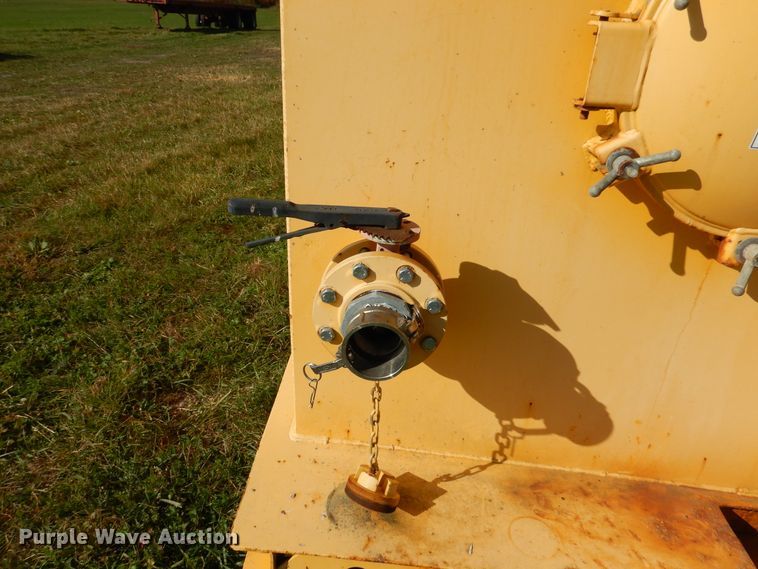 image for item AF9960 Sabre GT452 frac tank trailer