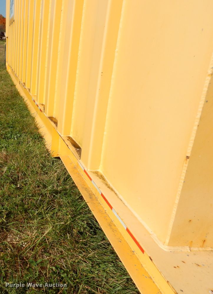 image for item AF9960 Sabre GT452 frac tank trailer