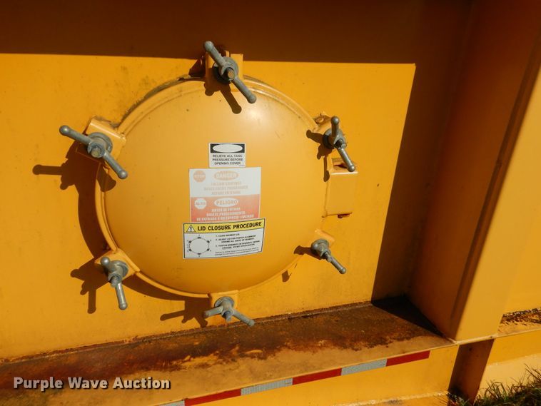 image for item AF9960 Sabre GT452 frac tank trailer