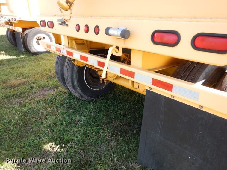 image for item AF9960 Sabre GT452 frac tank trailer