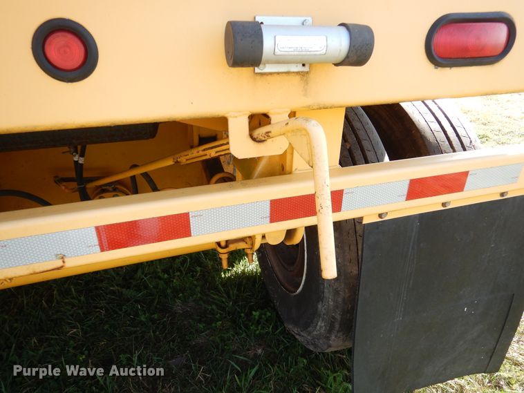 image for item AF9960 Sabre GT452 frac tank trailer