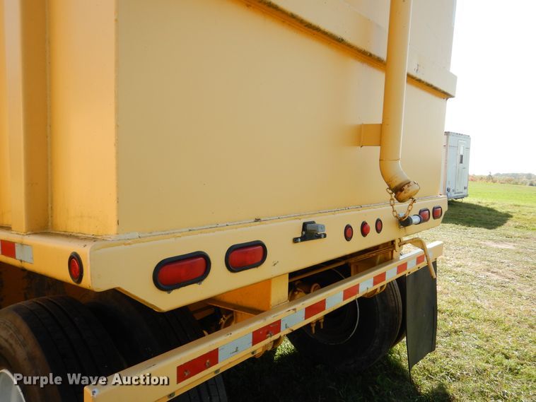image for item AF9960 Sabre GT452 frac tank trailer
