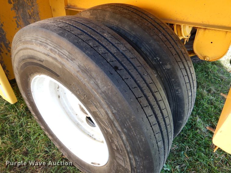 image for item AF9960 Sabre GT452 frac tank trailer