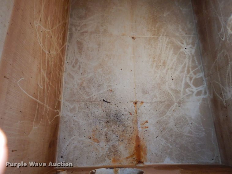 image for item AF9960 Sabre GT452 frac tank trailer