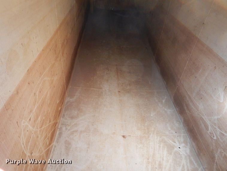 image for item AF9960 Sabre GT452 frac tank trailer