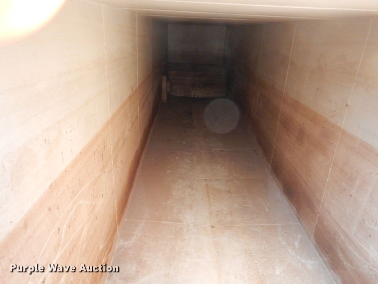 image for item AF9960 Sabre GT452 frac tank trailer