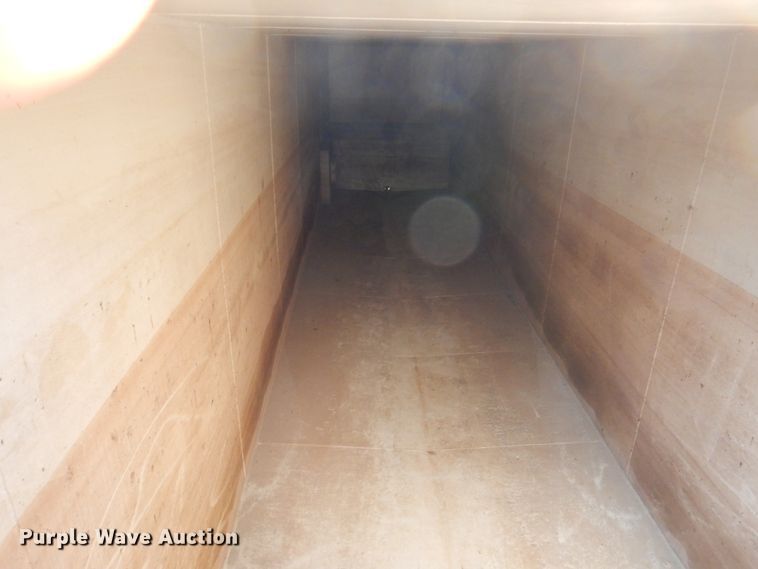 image for item AF9960 Sabre GT452 frac tank trailer