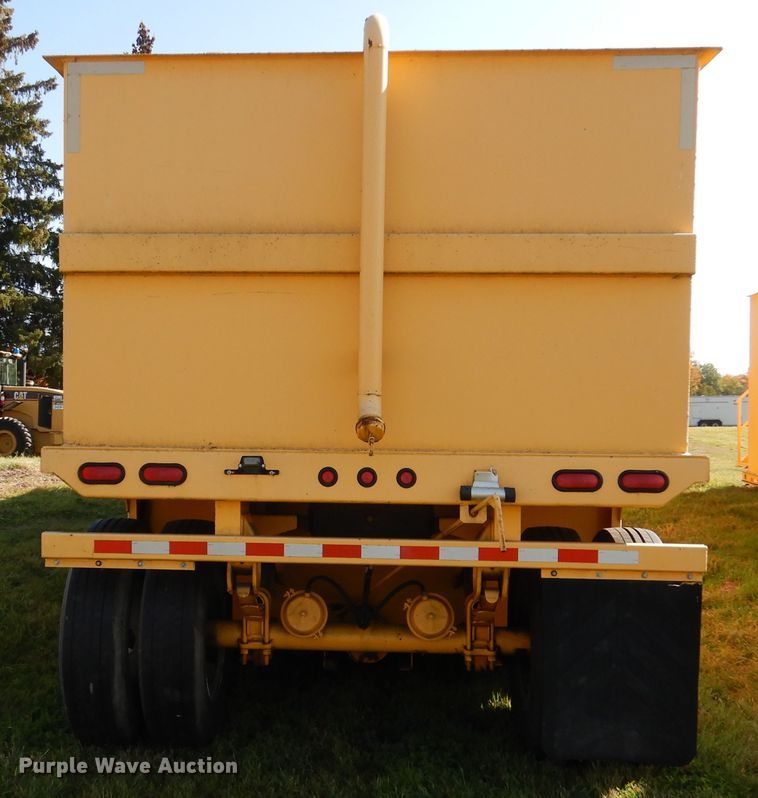image for item AF9967 Sabre GT452 frac tank trailer