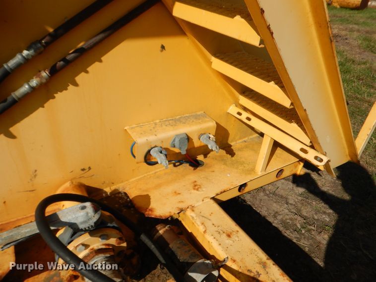 image for item AF9967 Sabre GT452 frac tank trailer