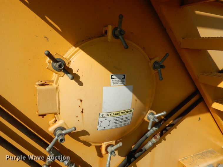 image for item AF9967 Sabre GT452 frac tank trailer