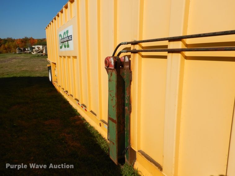 image for item AF9967 Sabre GT452 frac tank trailer