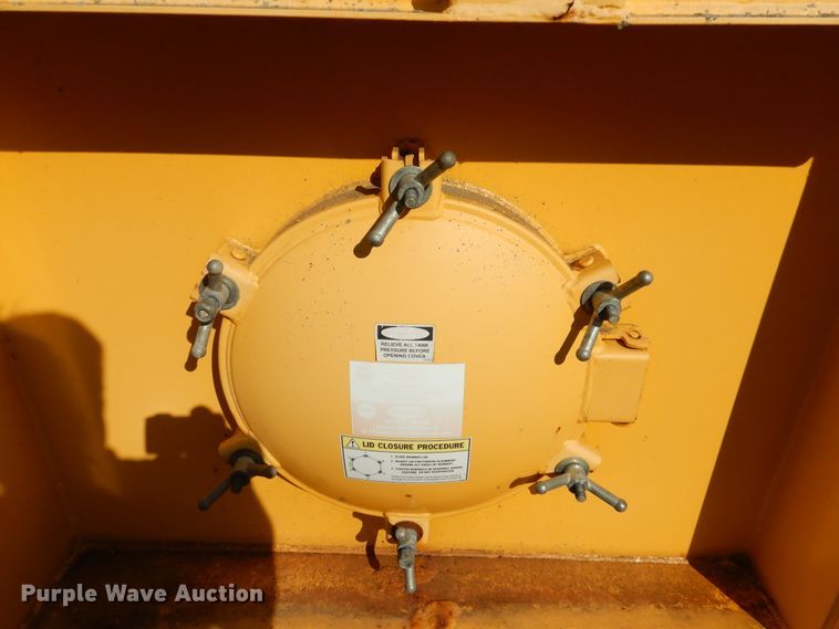 image for item AF9967 Sabre GT452 frac tank trailer