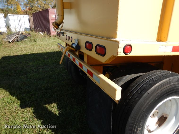 image for item AF9967 Sabre GT452 frac tank trailer