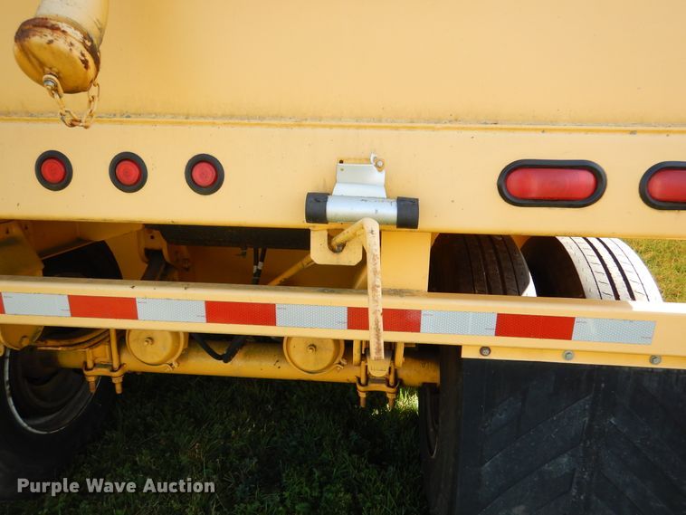 image for item AF9967 Sabre GT452 frac tank trailer