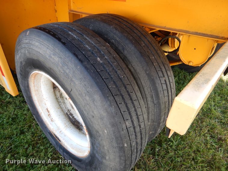 image for item AF9967 Sabre GT452 frac tank trailer