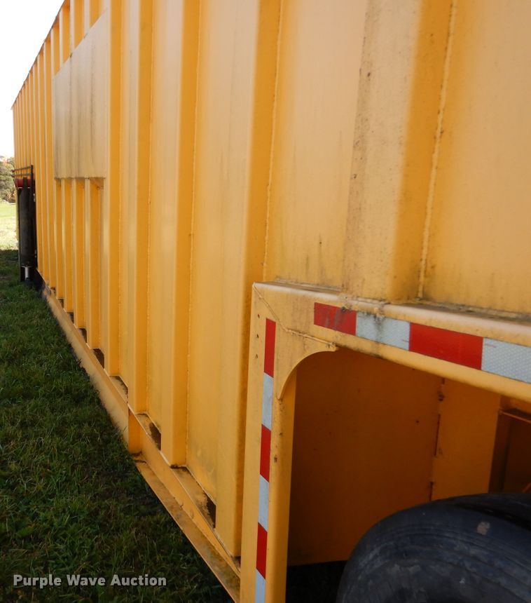 image for item AF9967 Sabre GT452 frac tank trailer