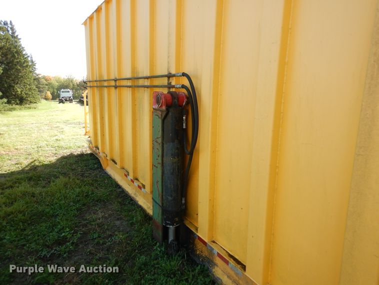 image for item AF9967 Sabre GT452 frac tank trailer