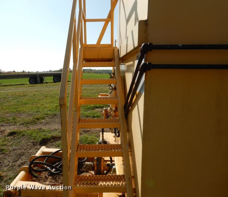 image for item AF9967 Sabre GT452 frac tank trailer