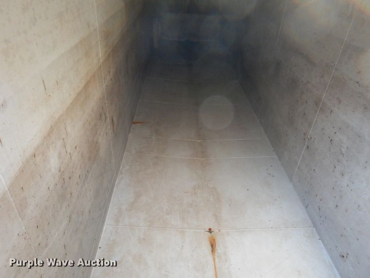 image for item AF9967 Sabre GT452 frac tank trailer