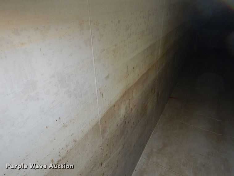 image for item AF9967 Sabre GT452 frac tank trailer