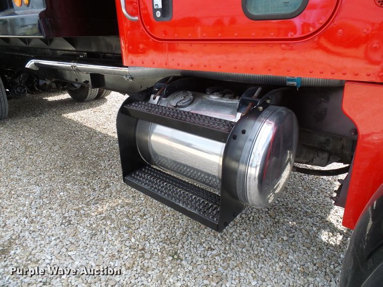 image for item DC2964 2006 Peterbilt 357  dump truck