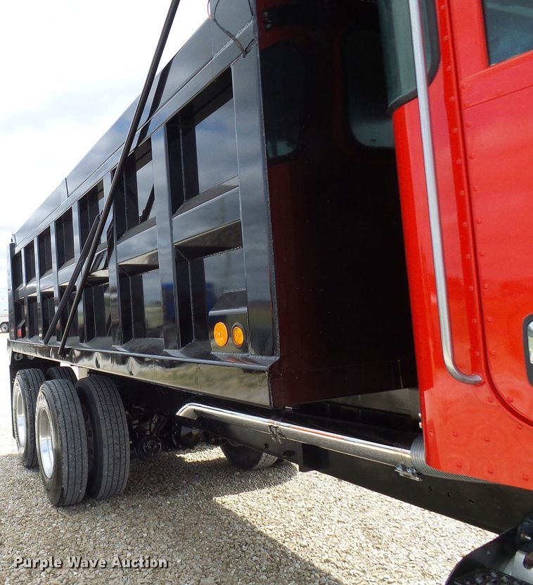 image for item DC2964 2006 Peterbilt 357  dump truck