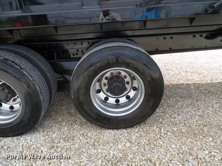 image for item DC2964 2006 Peterbilt 357  dump truck