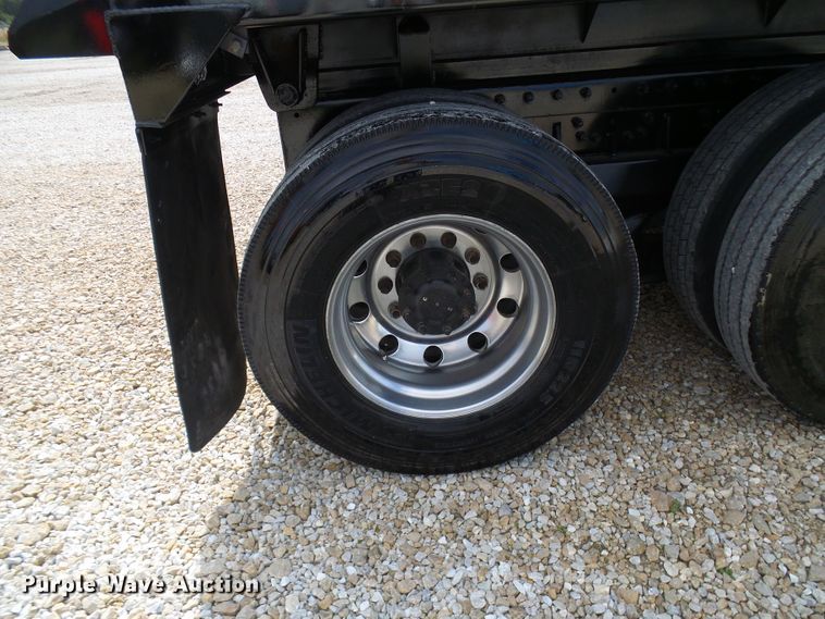 image for item DC2964 2006 Peterbilt 357  dump truck