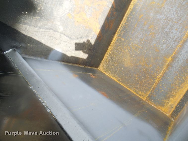 image for item DC2964 2006 Peterbilt 357  dump truck