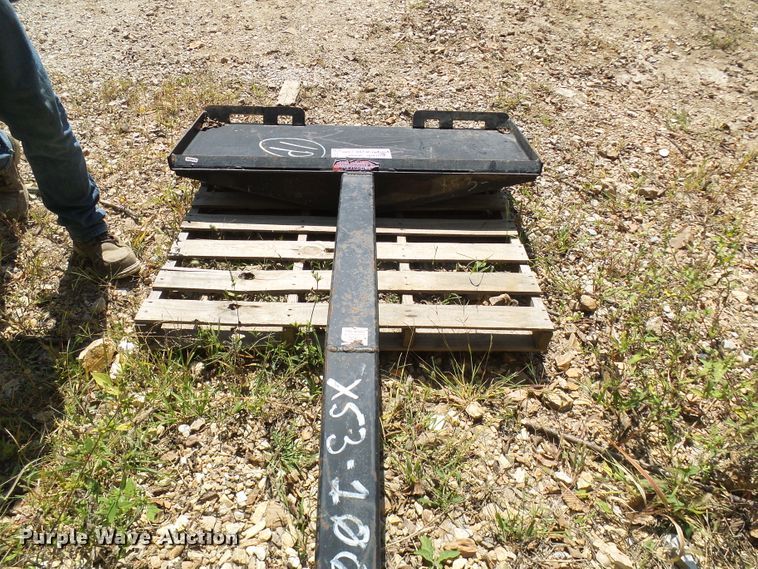 image for item DC2983 Versatech skid steer boom