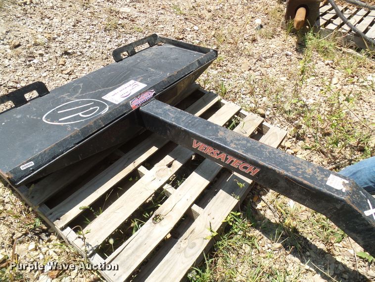 image for item DC2983 Versatech skid steer boom