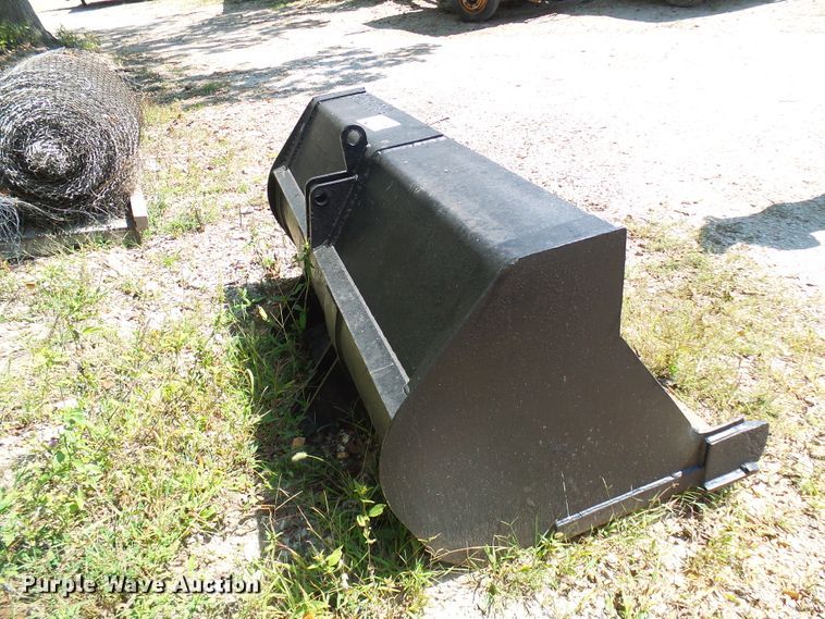 image for item DC2984 76"W loader bucket