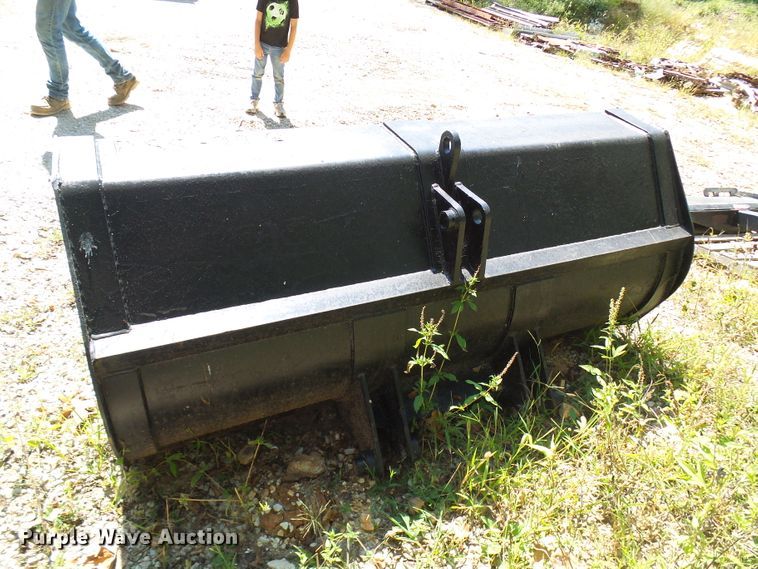 image for item DC2984 76"W loader bucket