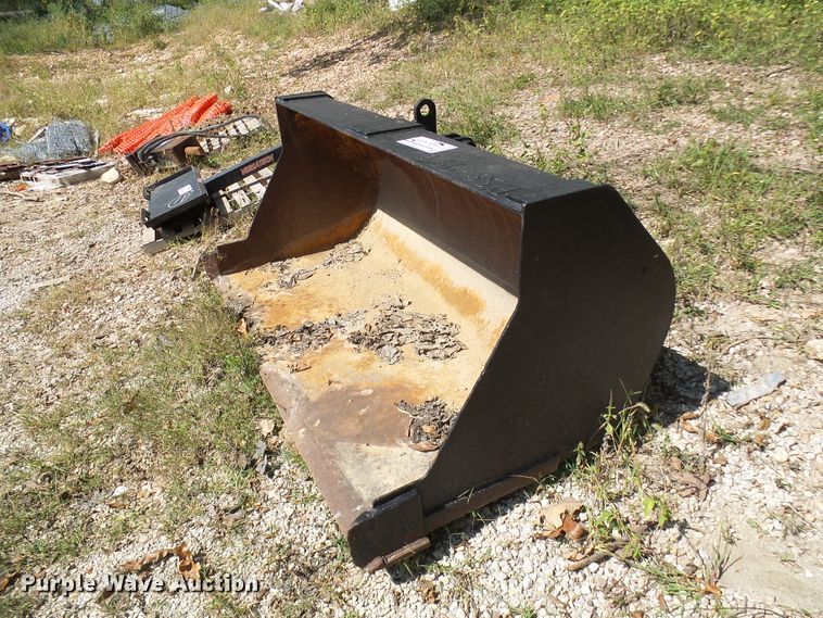 image for item DC2984 76"W loader bucket