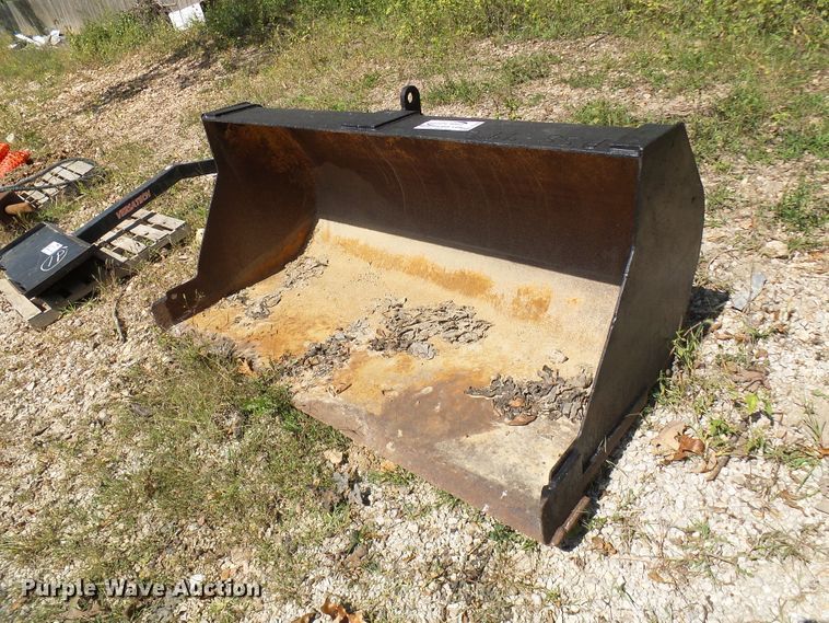 image for item DC2984 76"W loader bucket