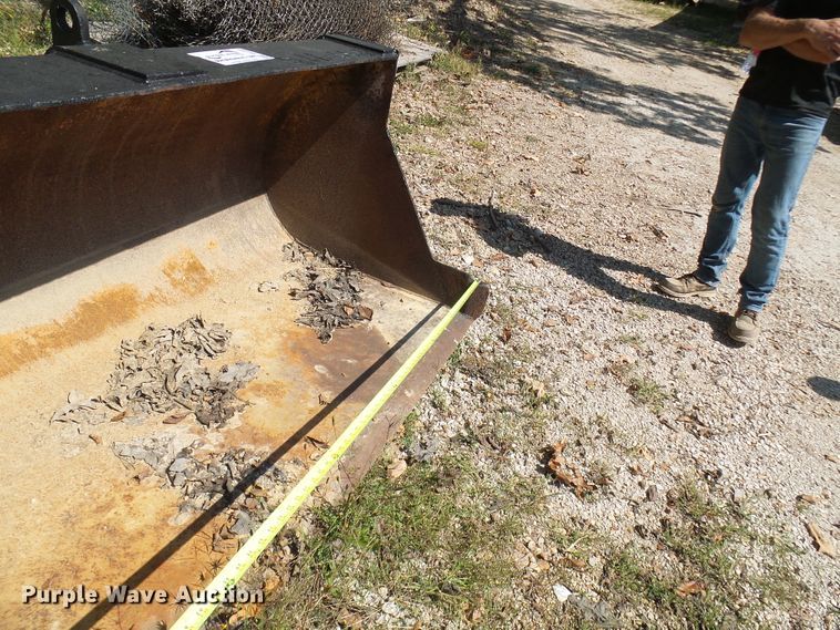 image for item DC2984 76"W loader bucket