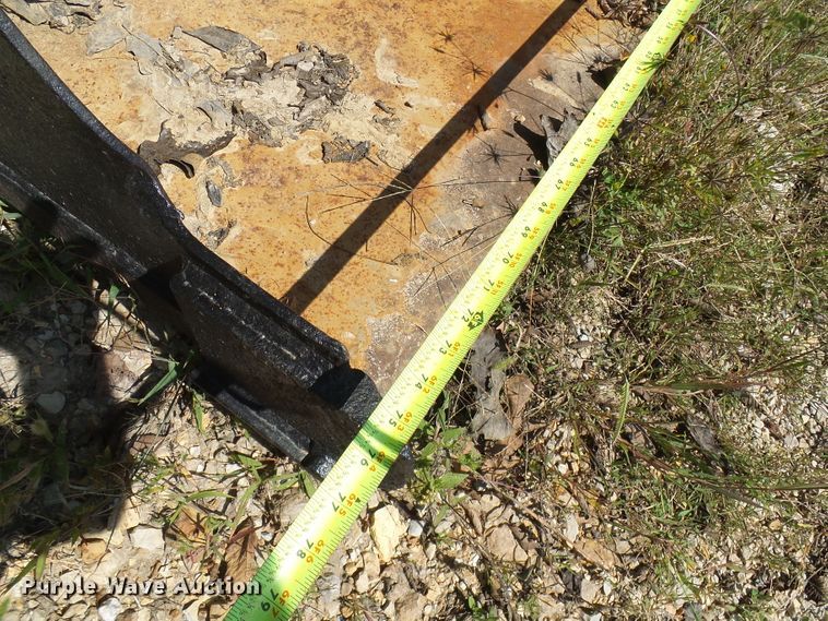 image for item DC2984 76"W loader bucket